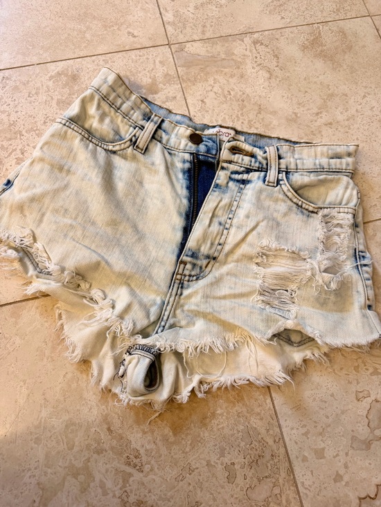 Pants - Light Wash Distressed Women’s Denim Shorts